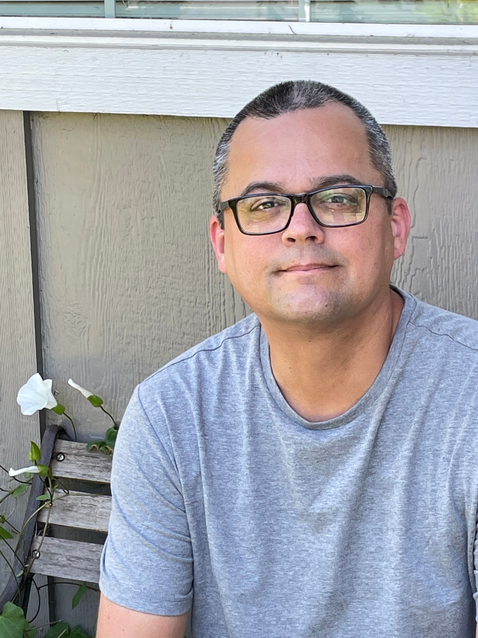 Color photo of Jamestown S'Kallam artist Quentin DeCoteau