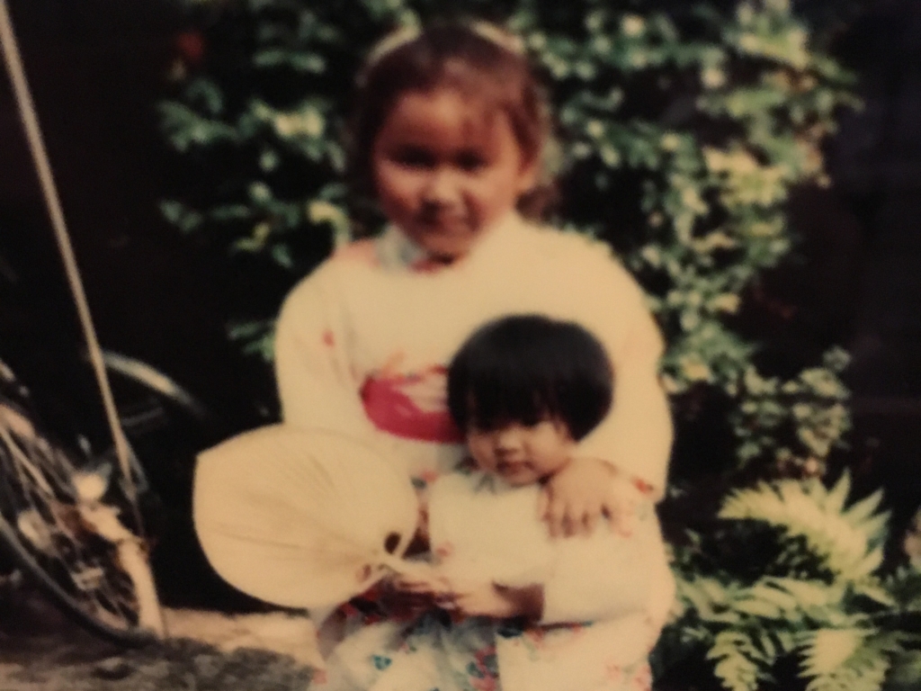 A photo of Tamiko and Teruko Nimura as children